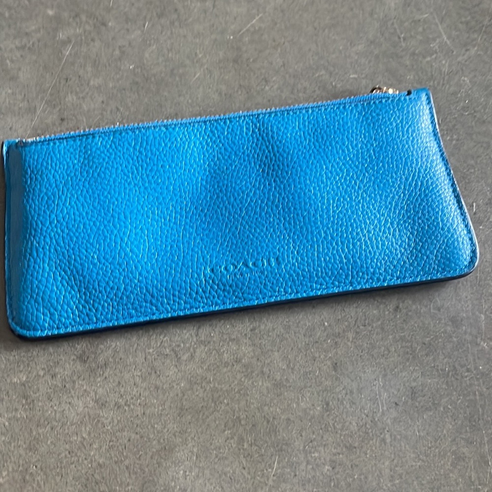 COACH clutch with contrast wallet - Picture 3 of 12
